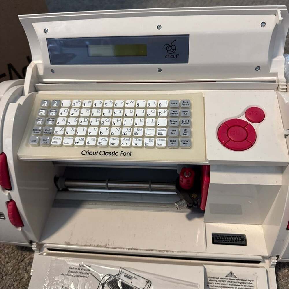 Cricut Personal Electronic Cutter Machine CRV001
